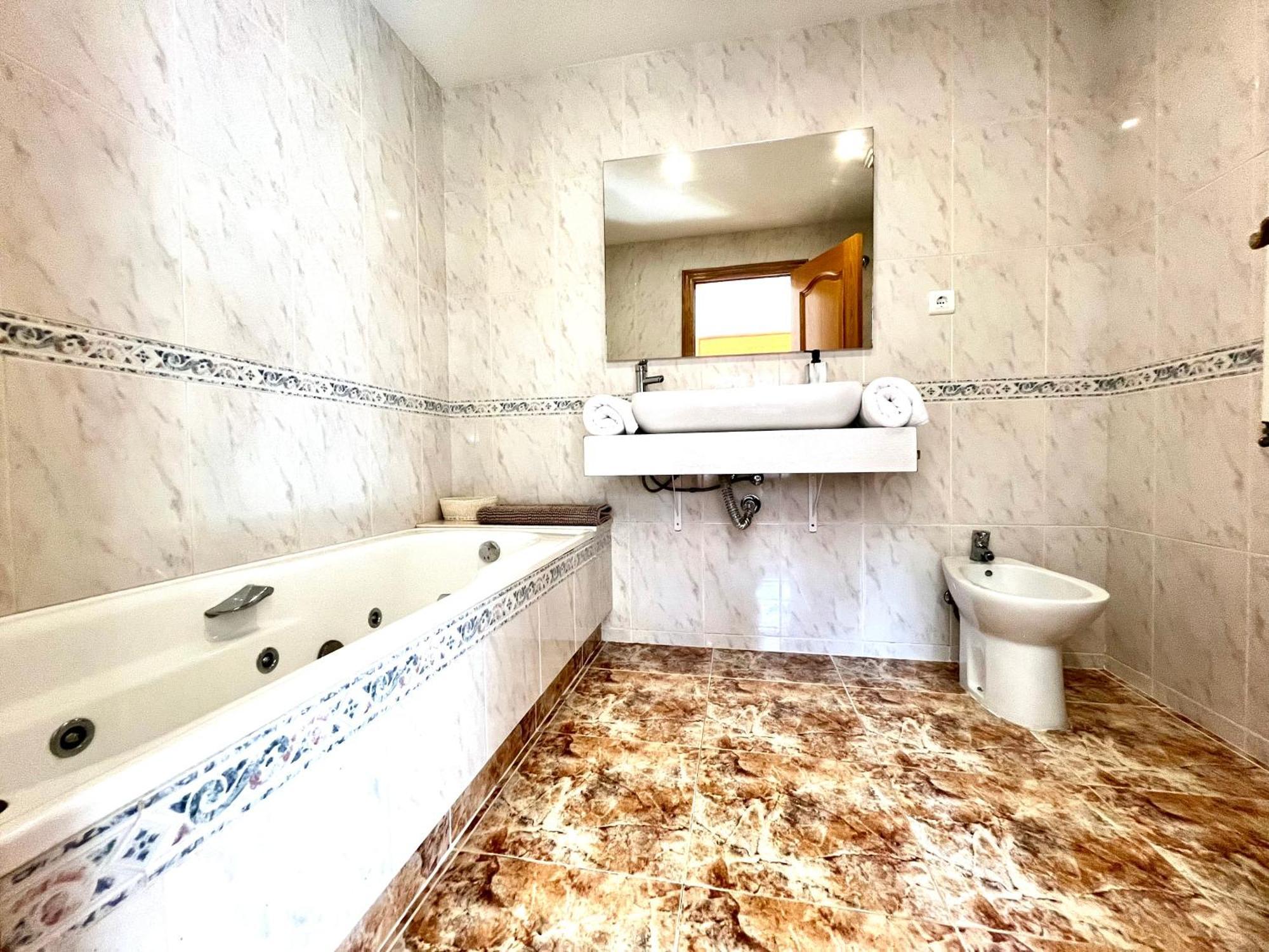 Amplio Apartamento, 5 Camas Sant Esteve Sesrovires Zewnętrze zdjęcie