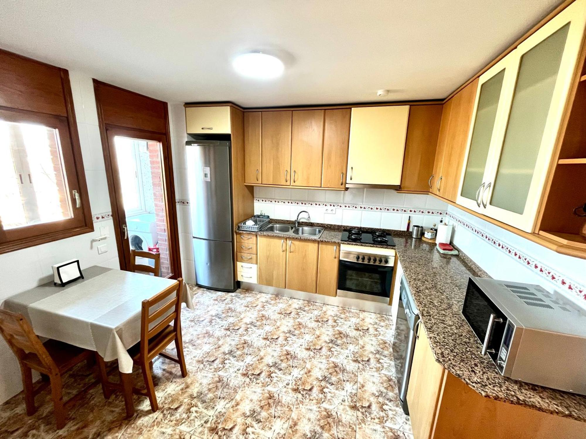 Amplio Apartamento, 5 Camas Sant Esteve Sesrovires Zewnętrze zdjęcie