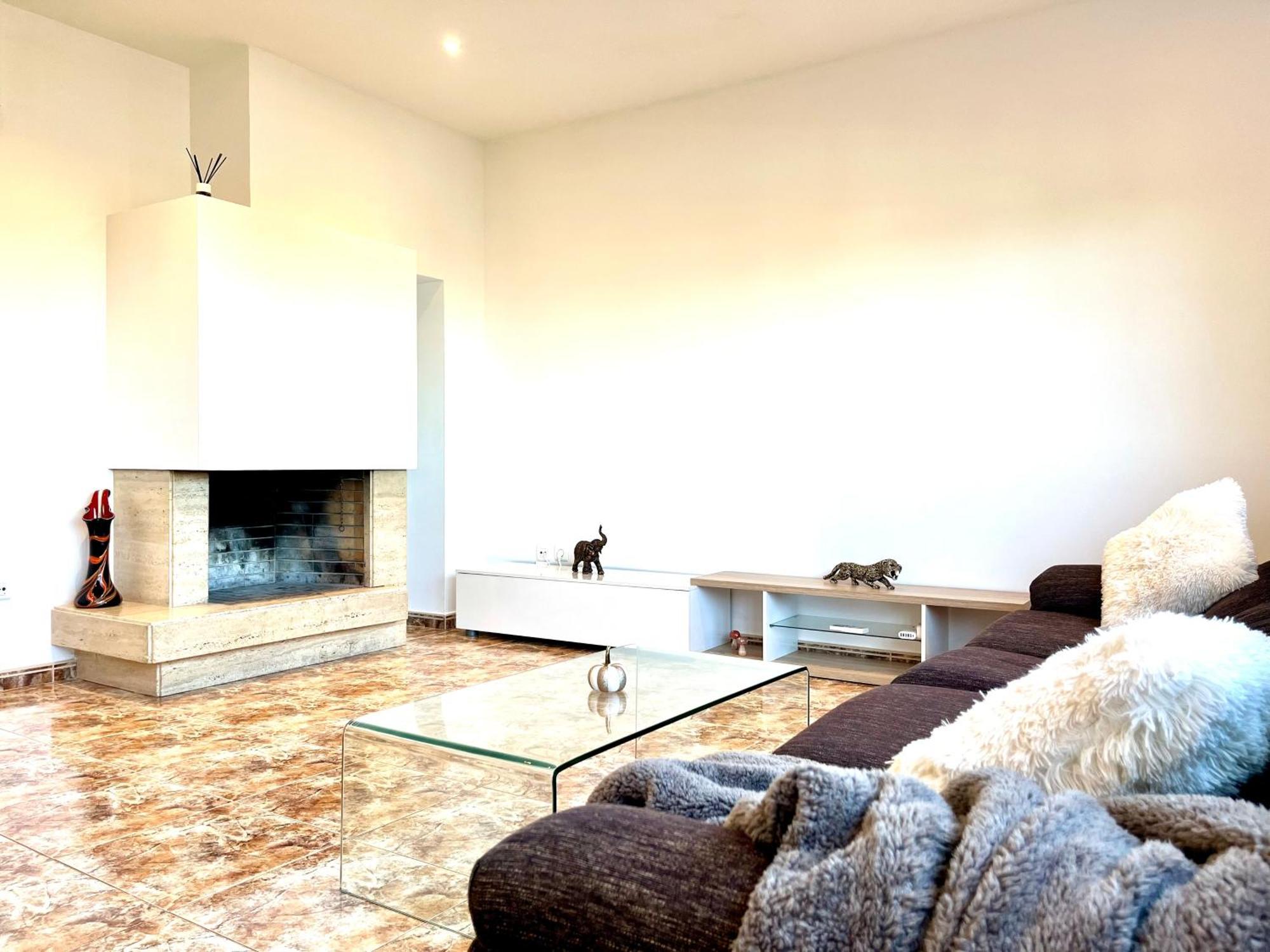 Amplio Apartamento, 5 Camas Sant Esteve Sesrovires Zewnętrze zdjęcie
